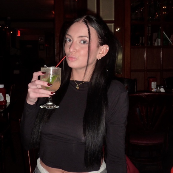 Meet your Posher, Aubrey - Picture 1 of 1